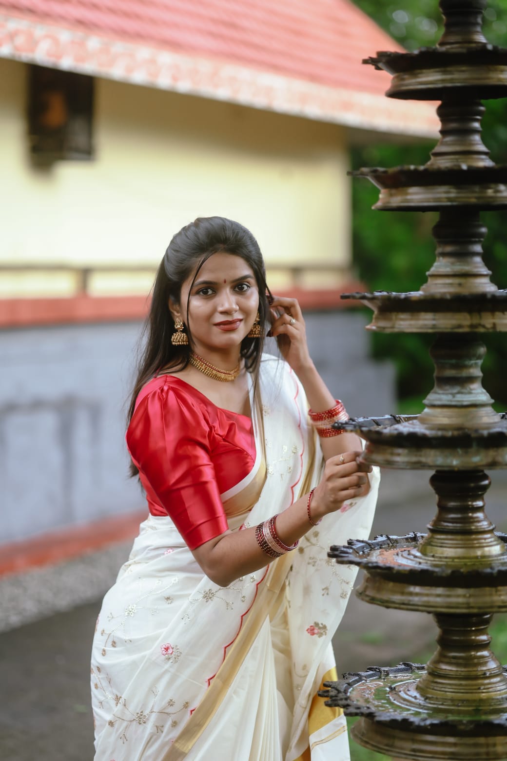 Elegant Pure Cotton Kerala Saree with Antique Zari & Scallop Embroidery