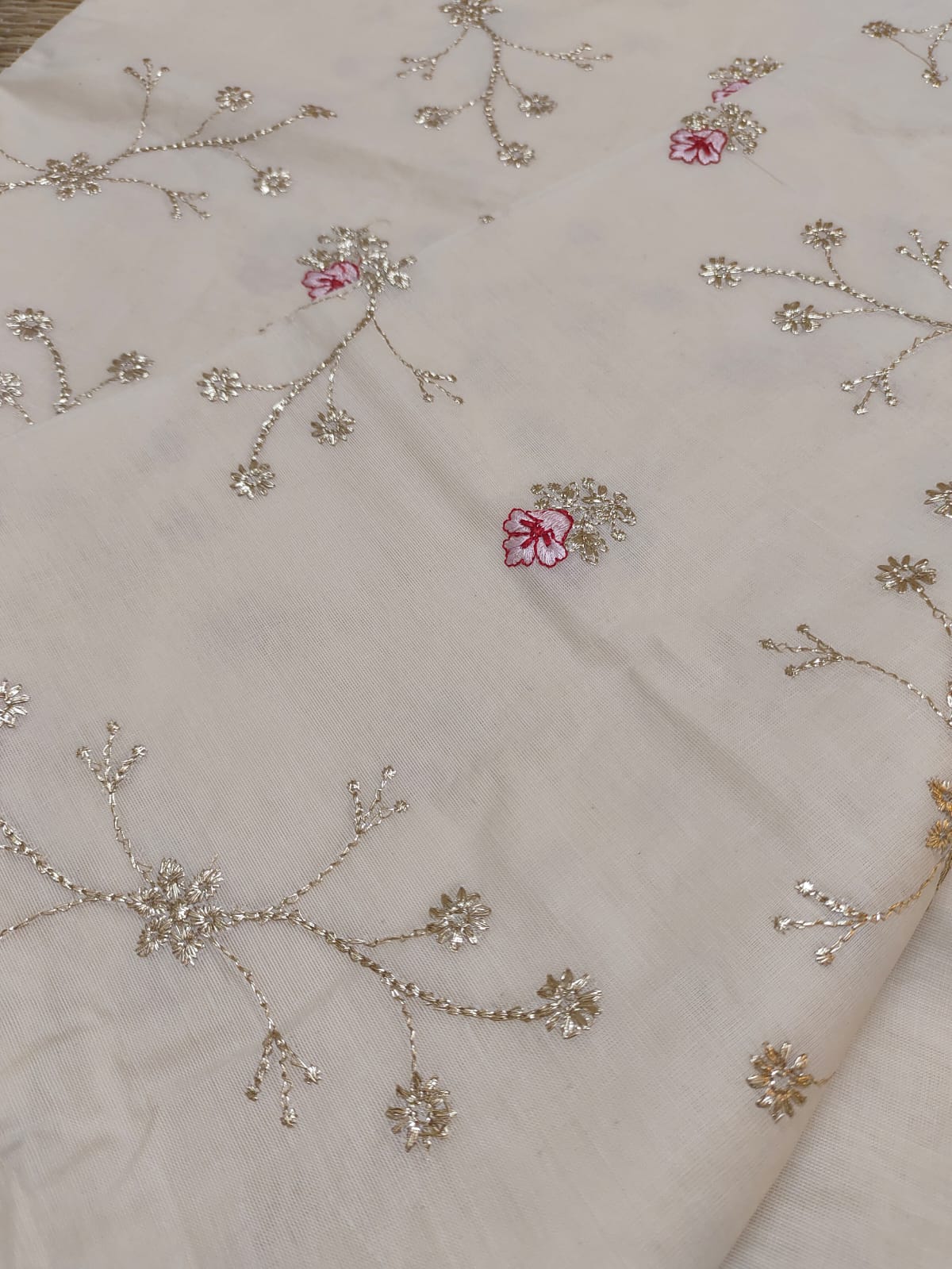 Elegant Pure Cotton Kerala Saree with Antique Zari & Scallop Embroidery