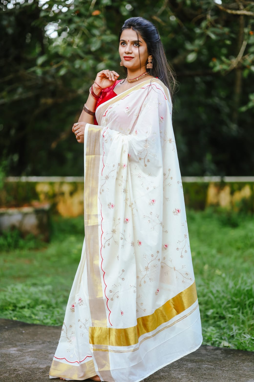 Elegant Pure Cotton Kerala Saree with Antique Zari & Scallop Embroidery