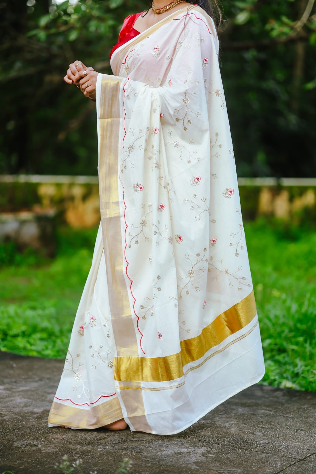 Elegant Pure Cotton Kerala Saree with Antique Zari & Scallop Embroidery