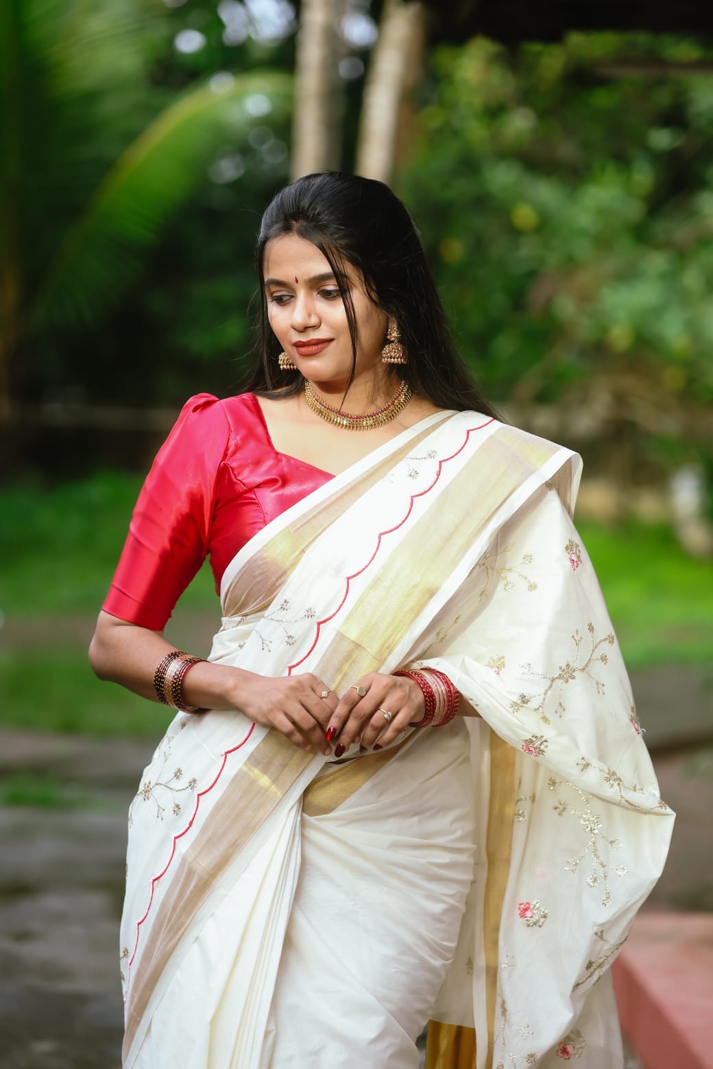 Elegant Pure Cotton Kerala Saree with Antique Zari & Scallop Embroidery